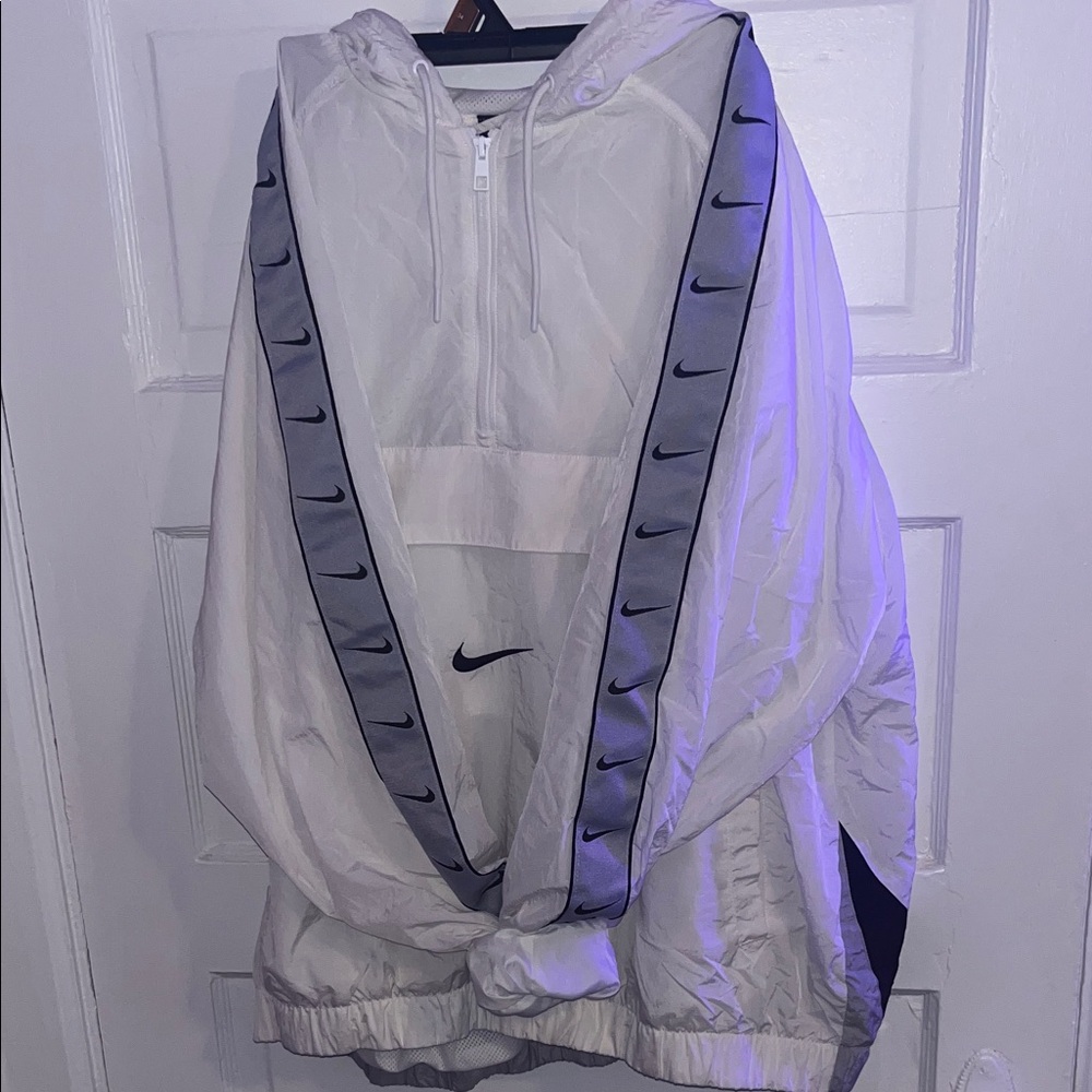 Vintage Nike Men's White and Black Windbreaker